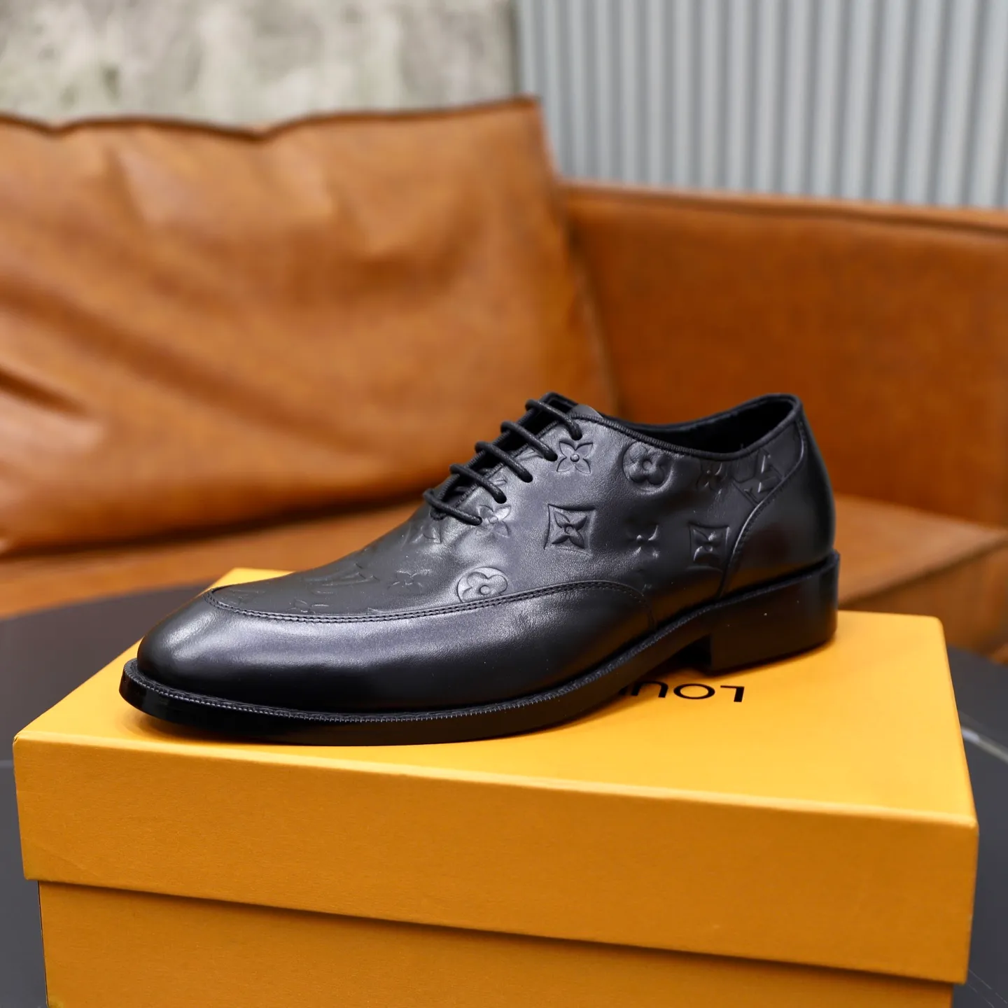 Men's shoes: 280🙅‍♂️🙅‍♂️🙅‍♂️Niuli Brand: LV Louis Vuitton Size: 39-44 (38, 45, 46 can be customized) Level: Counter classic Material: Original soft cowhide upper Comfortable cowhide lining Original lightweight outsole Style category: Formal business casual driving leather shoes Color: Color of the actual picture